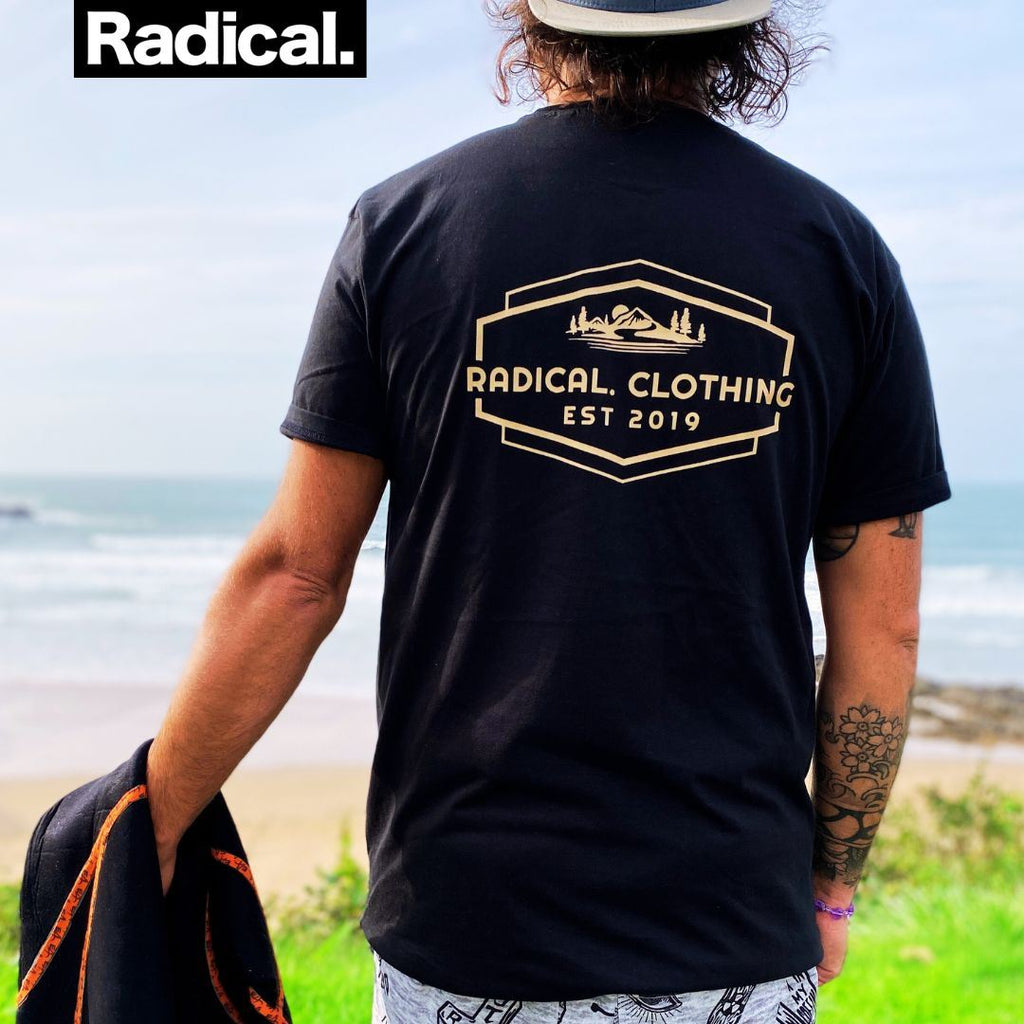 Radical. EST T-shirt, Unisex - Black